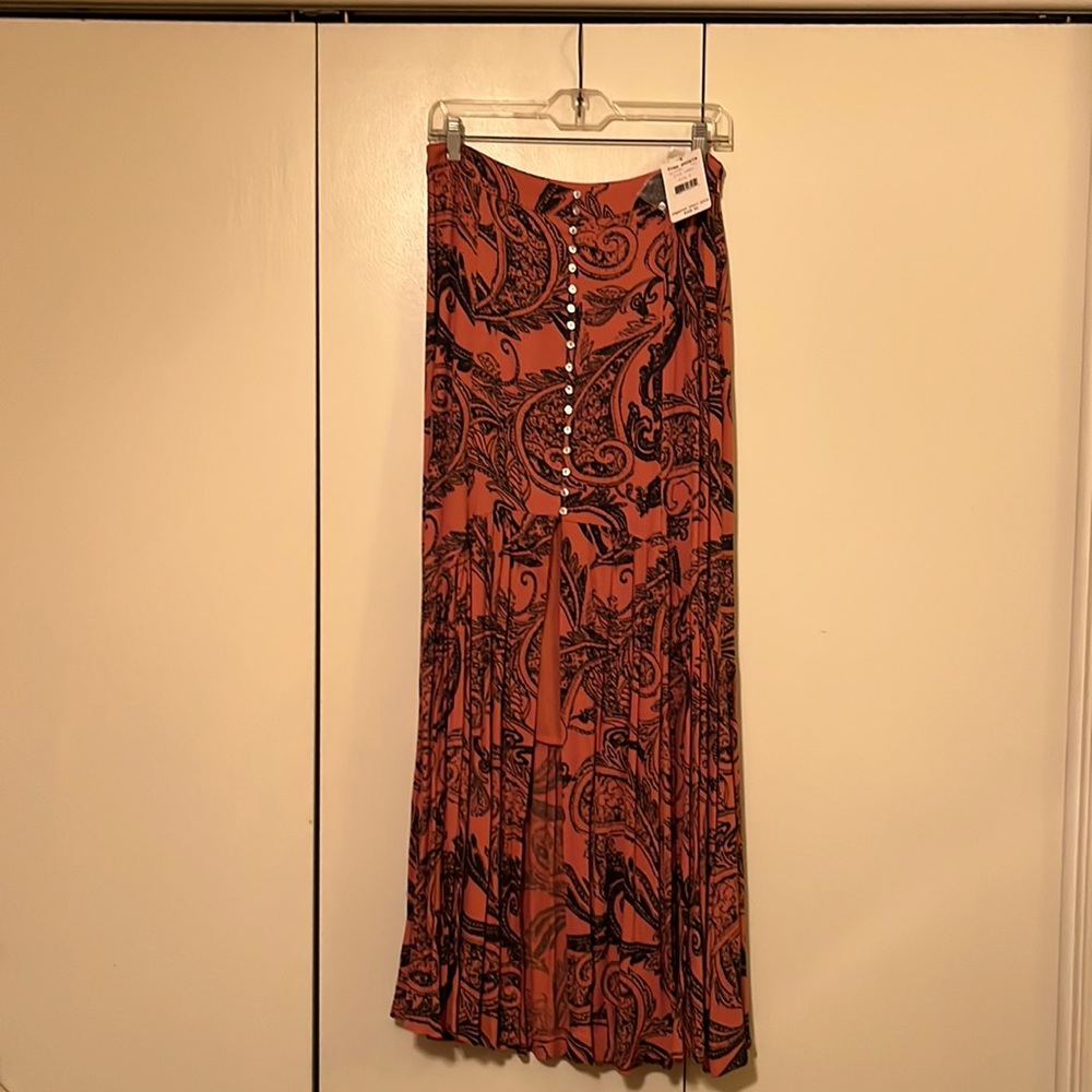 Free People paisley printed Maxi skirt. Nwt, never worn. - Picture 1 of 5